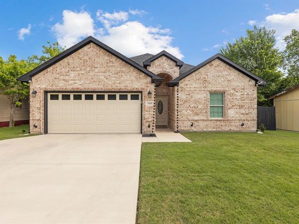 2808  Binyon  , Fort Worth Texas 76133