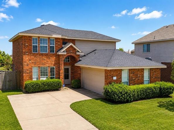 812  Cayotillo Street , Lancaster Texas 75146