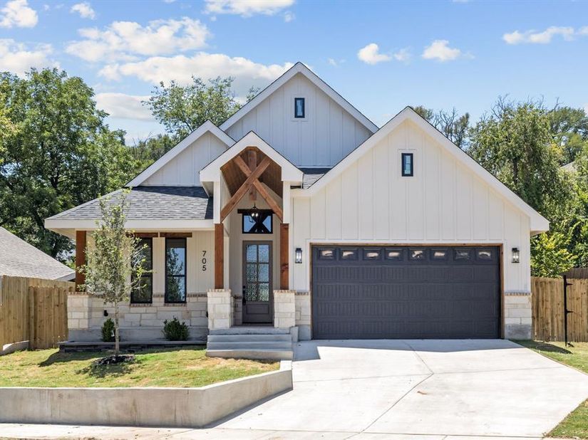 705  Cliff Street , Fort Worth Texas 76164