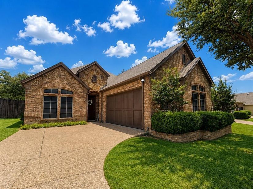 5801  Mira Lago Lane , Arlington Texas 76017