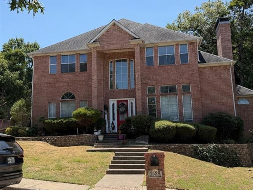 1528  Registry Drive , DeSoto Texas 75115