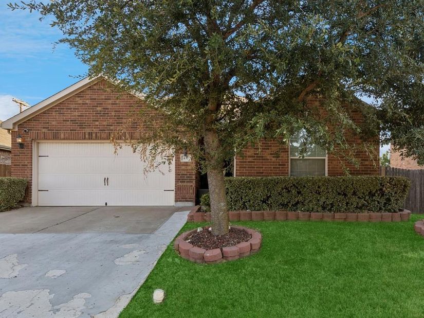 437  Buoy Drive , Crowley Texas 76036