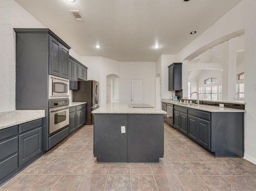 515  Suffolk Drive , Grand Prairie Texas 75052