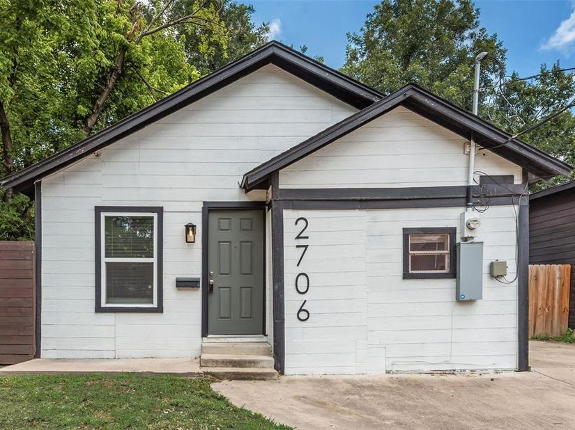 2706  Hector Street , Dallas Texas 75210