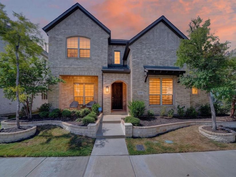 12789  Royal Oaks Lane , Farmers Branch Texas 75234