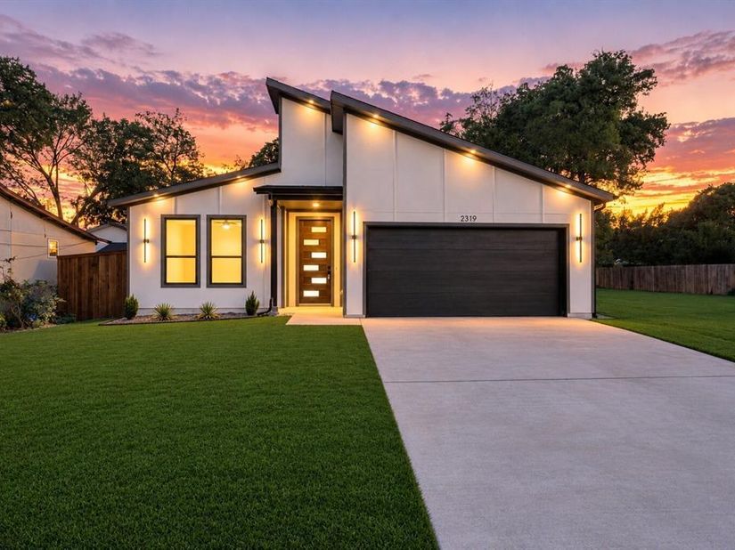 2319  Moffatt Avenue , Dallas Texas 75216