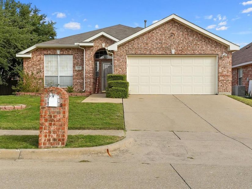 1101  Bellcrest Drive , Arlington Texas 76002