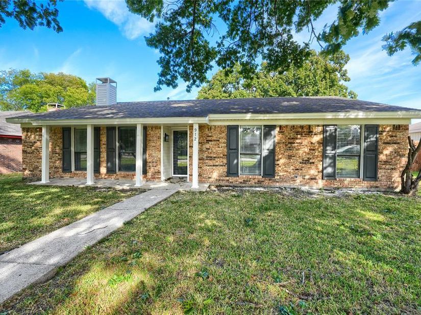912  Navasota Drive , Garland Texas 75040