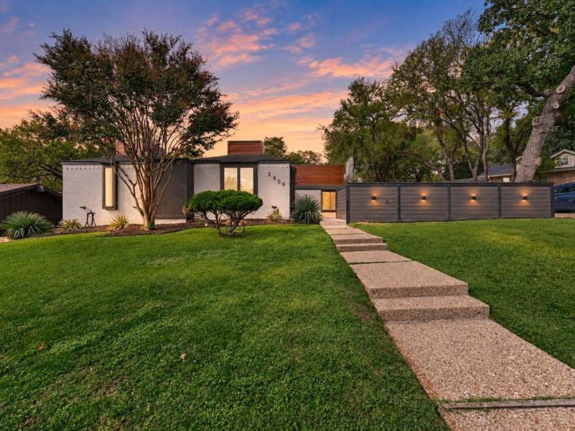 2909  Pacific Court , Irving Texas 75062