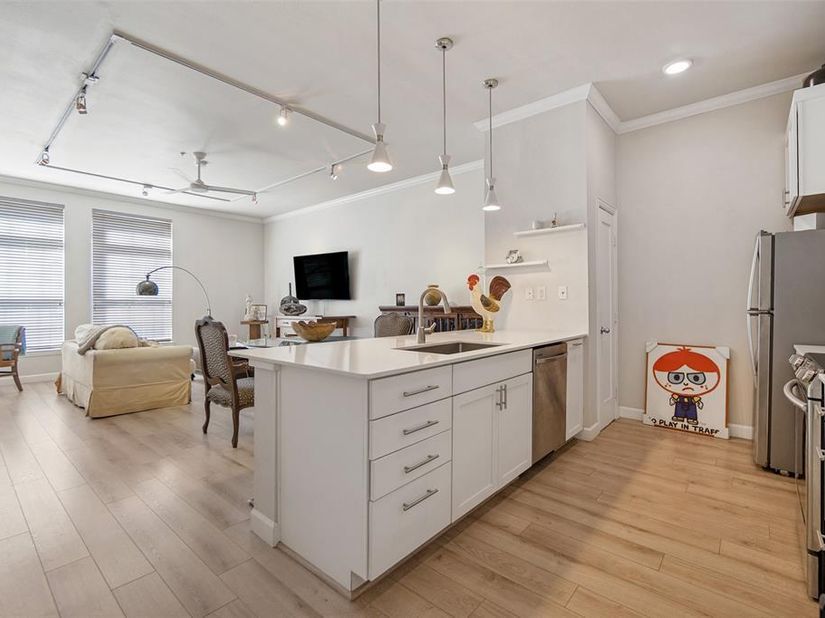 2305  Worthington Street  104, Dallas Texas 75204