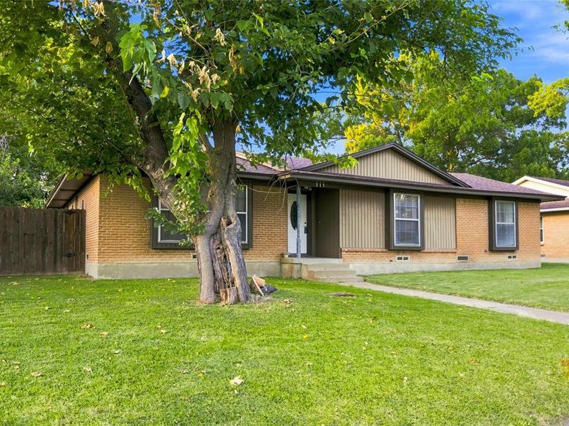 111 W Kenwood Drive , Garland Texas 75041