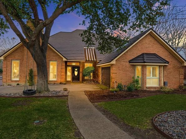 2410  Lone Oak Trail , Garland Texas 75044