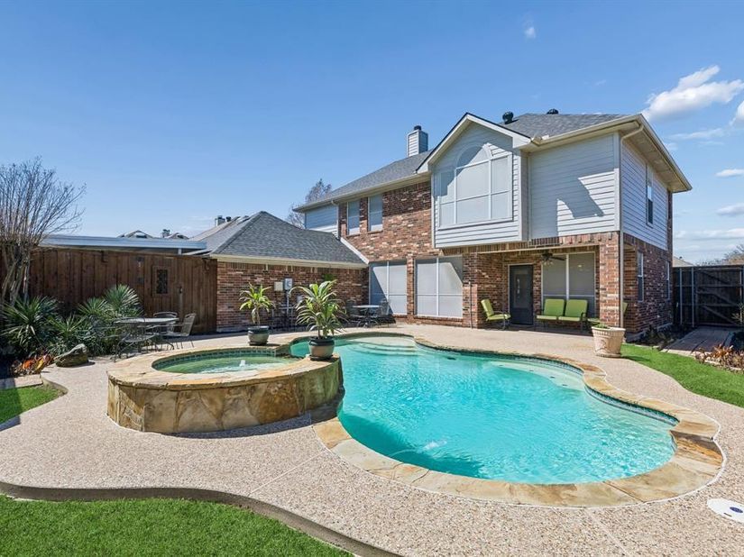 2710  Winterberry Drive , Rowlett Texas 75089