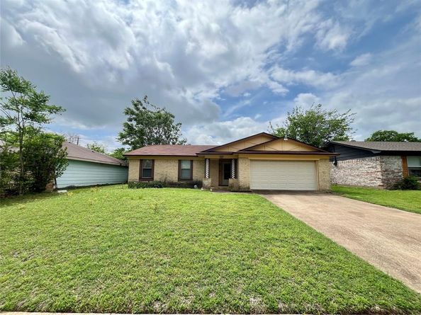 858  Lexington Drive , Lancaster Texas 75134