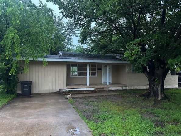 2908  Binyon Street , Fort Worth Texas 76133