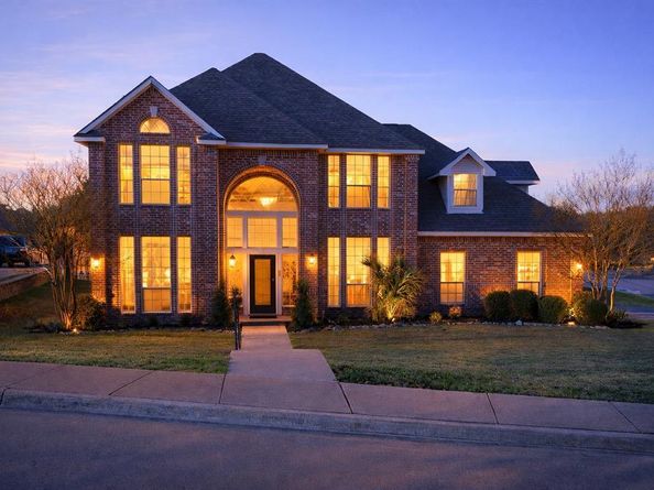 1390  Shores Boulevard , Rockwall Texas 75087