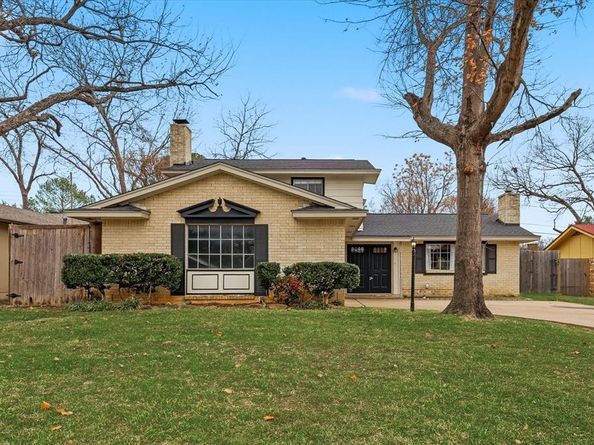 2804  Hollywood Drive , Arlington Texas 76013