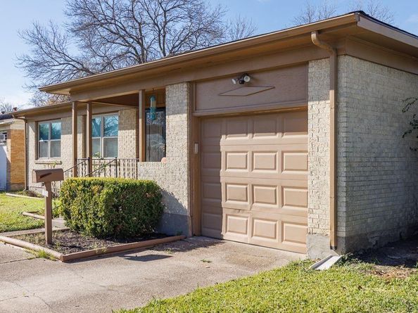 1723  Alhambra Street , Dallas Texas 75217