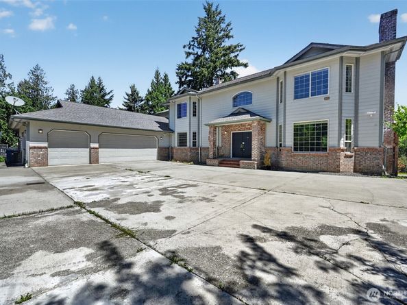 18432 W Lake Desire Drive SE, Renton WA 98058