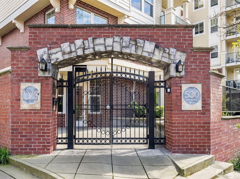 530 4th Avenue W 206, Seattle WA 98119