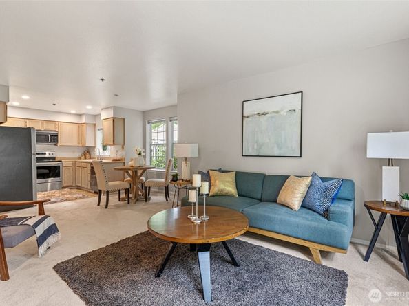 2560 118th Avenue SE 3201, Bellevue WA 98005