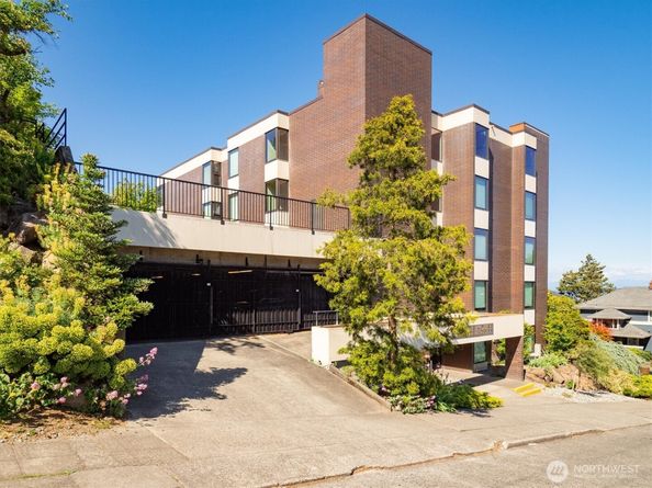 1605 5th Avenue N 302, Seattle WA 98109
