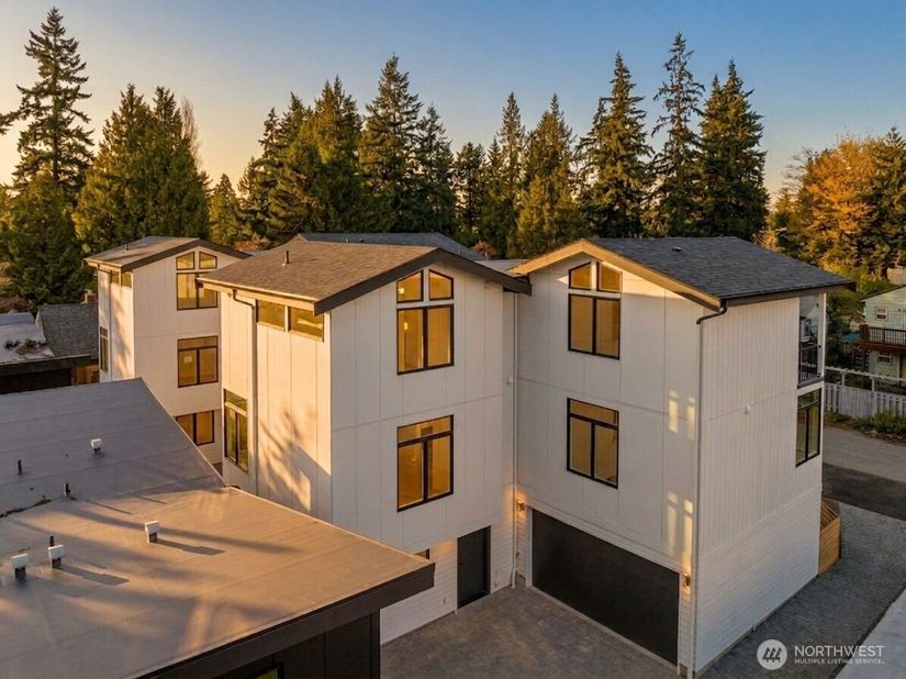 14033 Densmore Avenue N, Seattle WA 98133