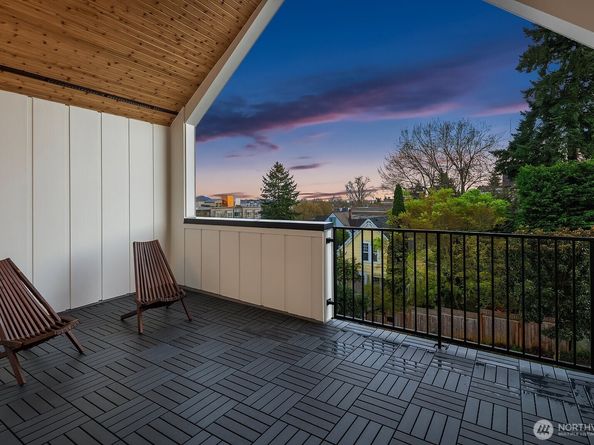 1806 E Mercer Street, Seattle WA 98112