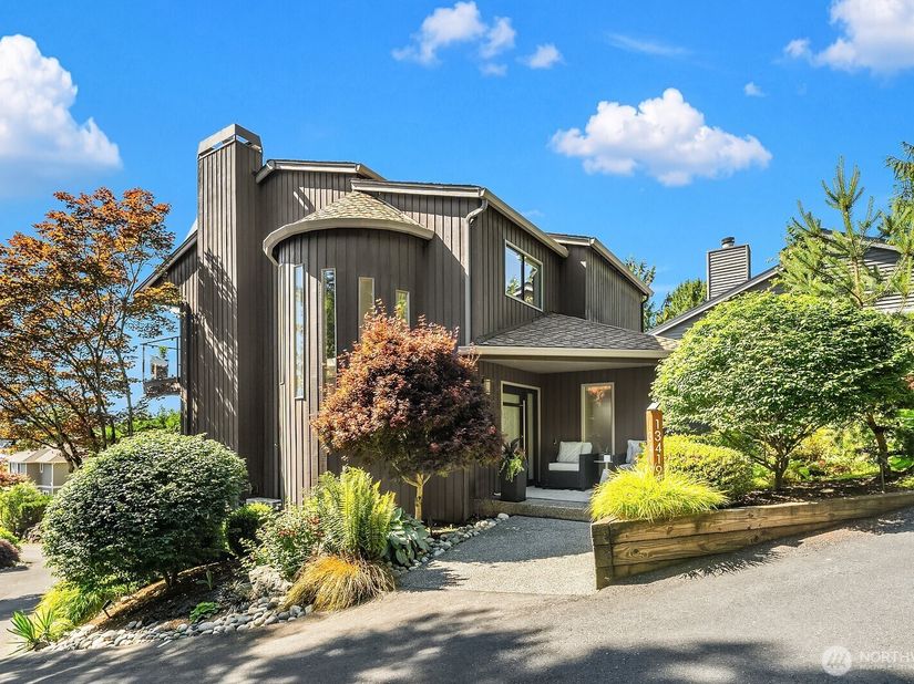13419 Holmes Point Drive NE, Kirkland WA 98034