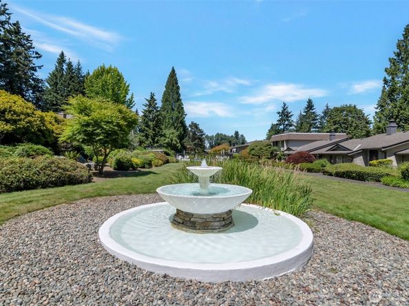 17050 Northup Way 25, Bellevue WA 98008
