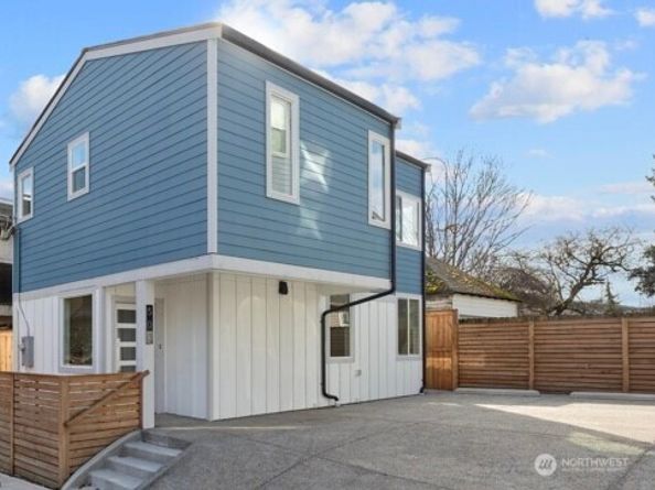 503 NE 42nd Street, Seattle WA 98105