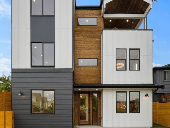 5921 32nd Avenue SW, Seattle WA 98126