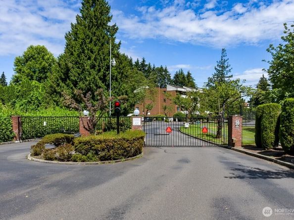 10830 Glen Acres Drive S T9, Seattle WA 98168