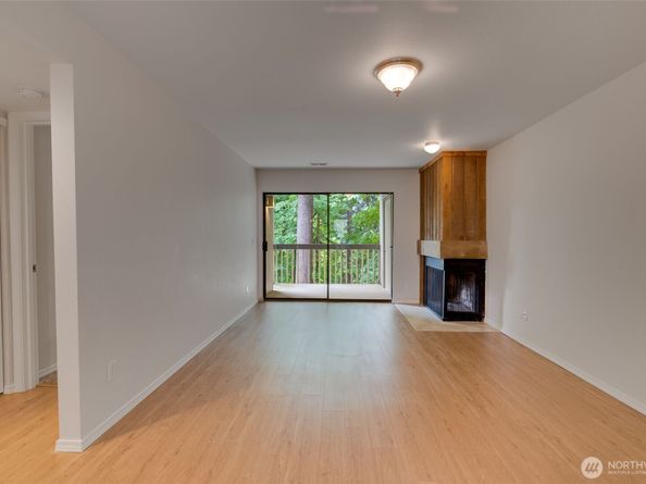 10819 NE 37th Place 224, Bellevue WA 98004