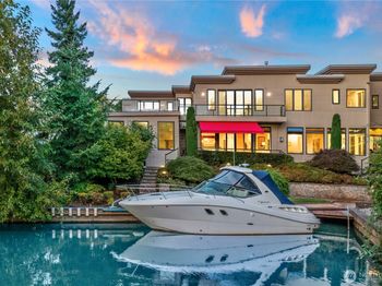 2 Crescent Key SE