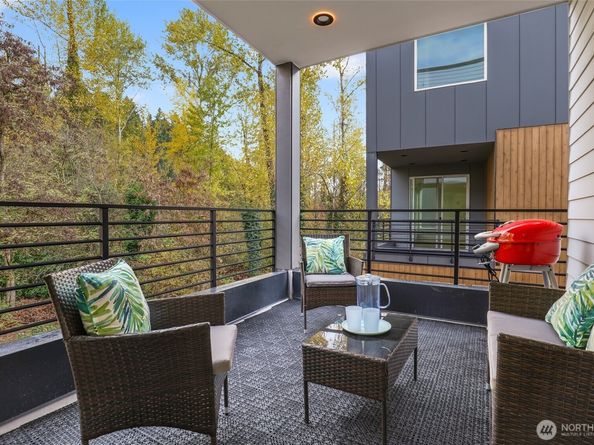 10622 E Riverside Drive, Bothell WA 98011