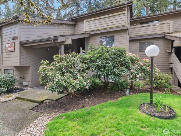 19115 Ballinger Way NE 102, Lake Forest Park WA 98155