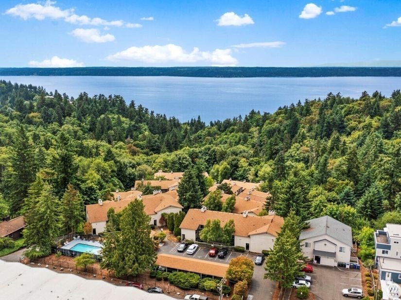 13235 12th Avenue SW 522, Burien WA 98146