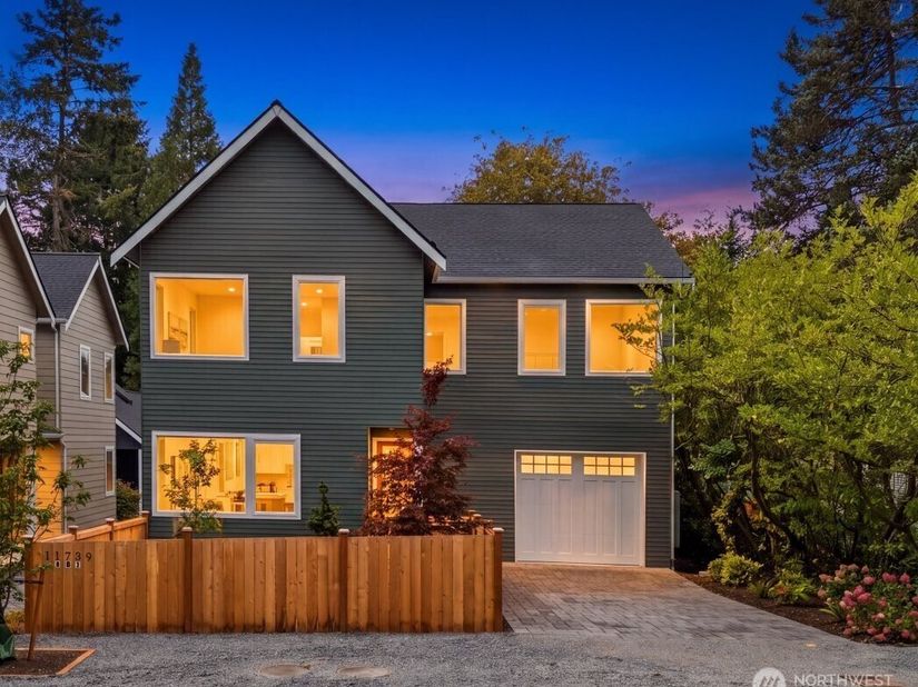 11739 40th Avenue NE A, Seattle WA 98125
