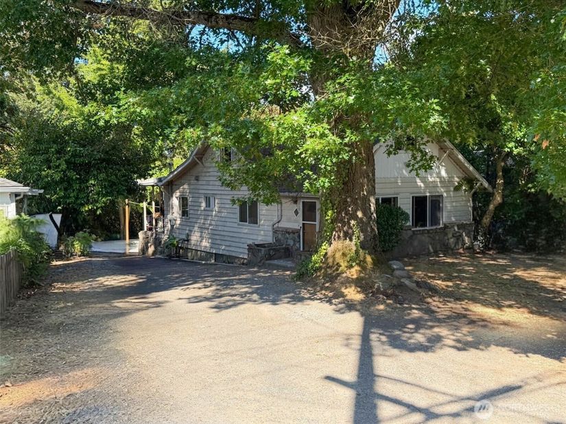 2416 S 128th Street, SeaTac WA 98168