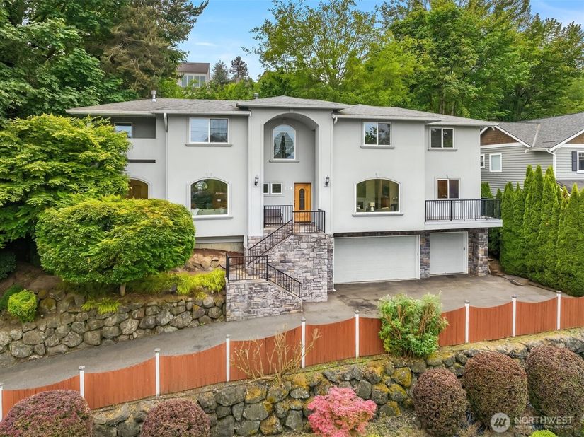9021 Sand Point Way NE, Seattle WA 98115