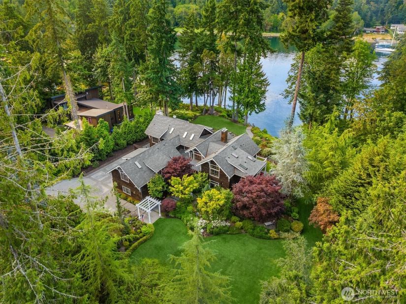 10374 NE Country Club Road, Bainbridge Island WA 98110