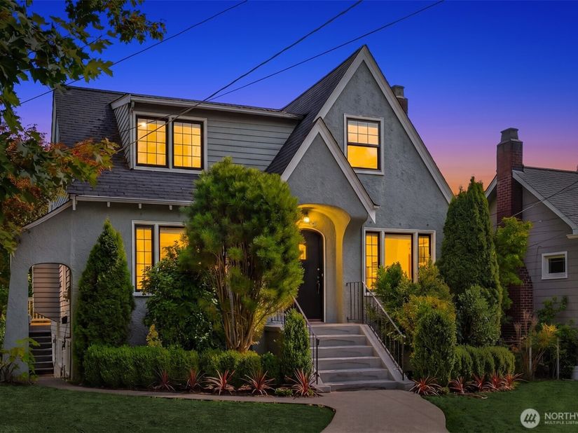5208 36th Avenue NE, Seattle WA 98105