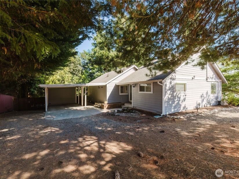 3004 Olympus Drive NE, Bremerton WA 98310