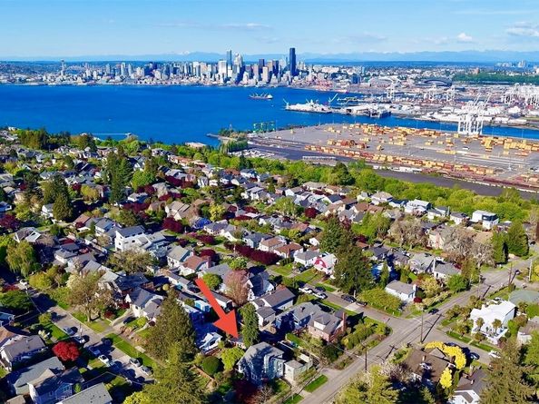 3052 38th Avenue SW, Seattle WA 98136