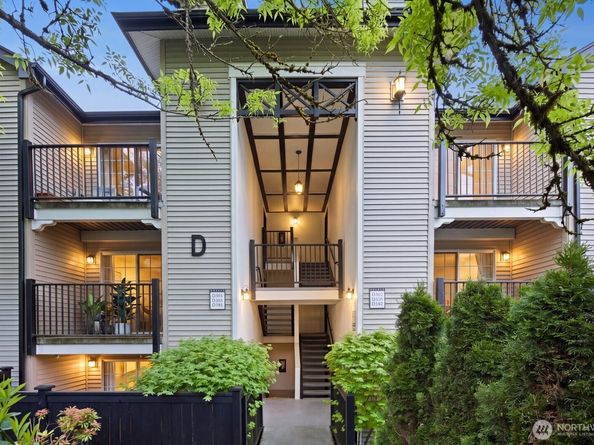 215 9th Street D101, Kirkland WA 98033