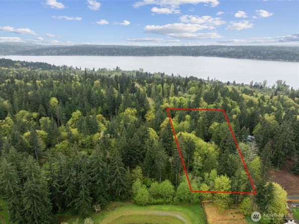 611 208th Avenue SE, Sammamish WA 98074