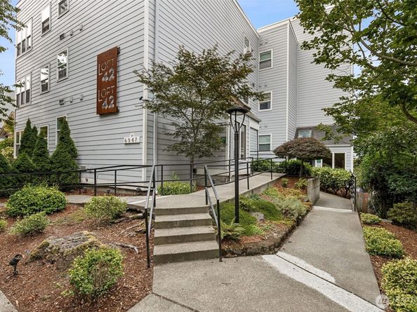 6547 42nd Avenue SW 205, Seattle WA 98136