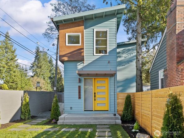 12834 Ashworth Avenue N, Seattle WA 98133