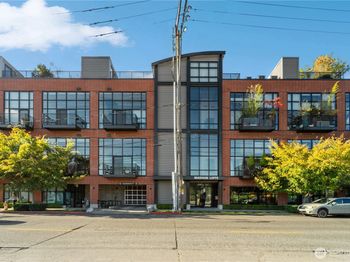 2914 E Madison Street